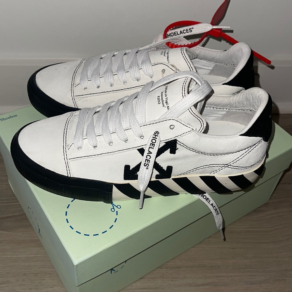 Off white Arrow appliquéd suede sneakers